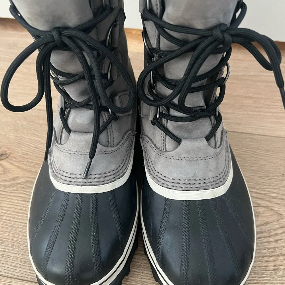 Sorel Caribou Boot - Shale/stone color Size 8 women’s - Picture 5 of 8